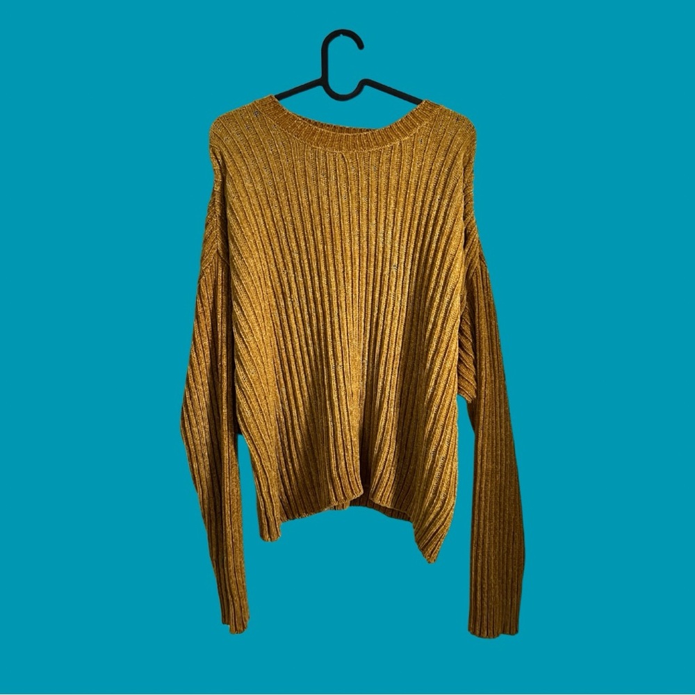 Forever 21 Gold Crew Neck Ribbed Sweater